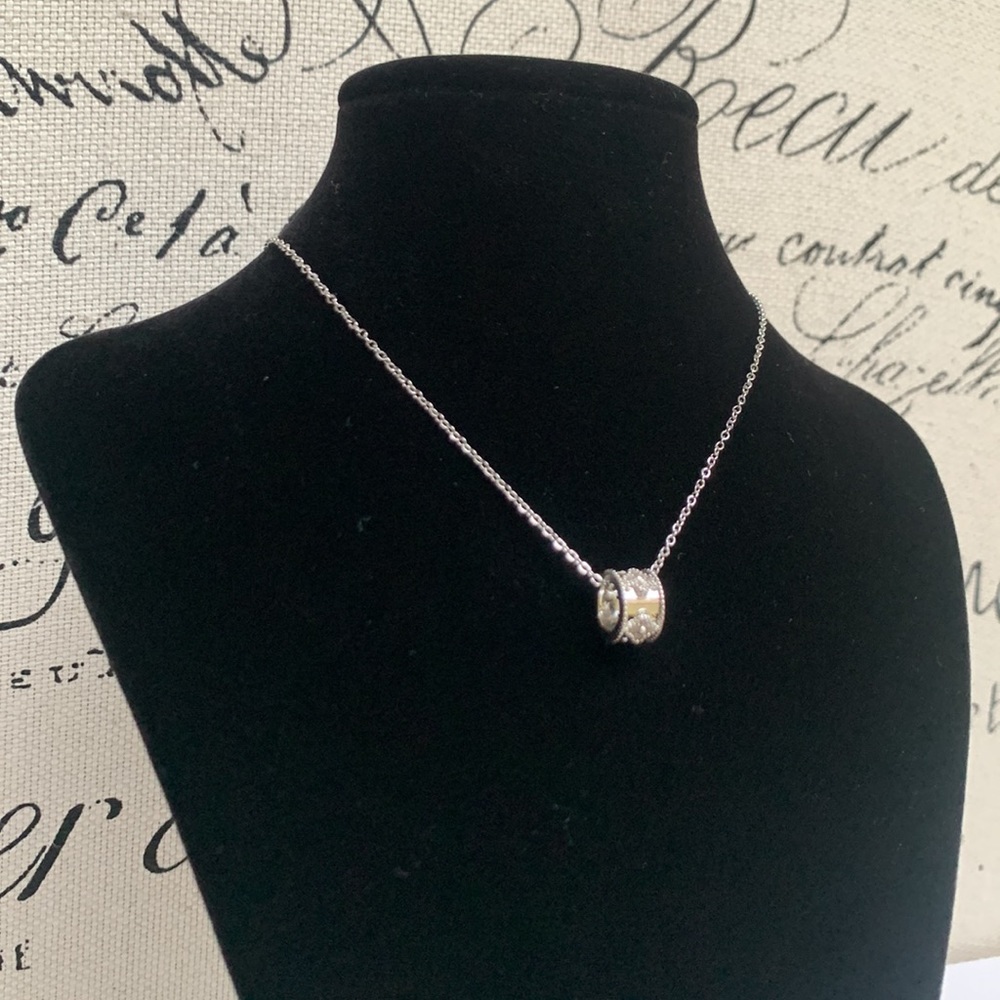 BRAND NEW Silver Pendant Necklace - Picture 2 of 7